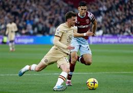 Pha xử lý đi vào lòng đất của Mason Mount trước West Ham 